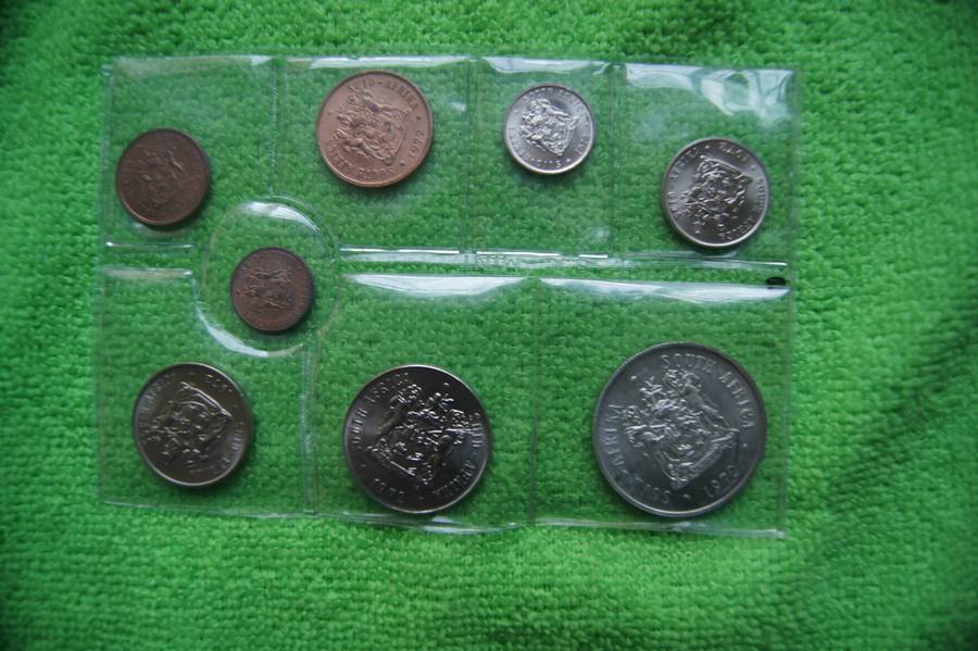 Last SA Mint Pack Madness - 5 packs - incl Silver One Rand (Bid is per set to take all 5)