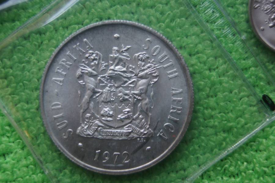 Last SA Mint Pack Madness - 5 packs - incl Silver One Rand (Bid is per set to take all 5)