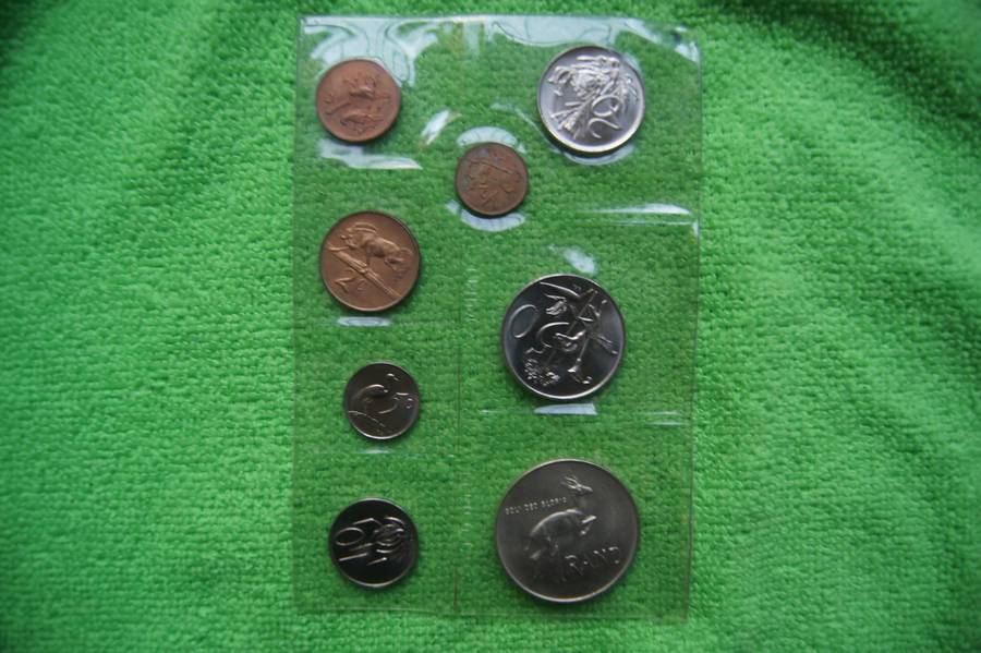 Last SA Mint Pack Madness - 5 packs - incl Silver One Rand (Bid is per set to take all 5)