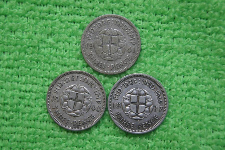 Great Britain 3 Pence Collection - (over 33 actual grams of silver) - 30 Coins