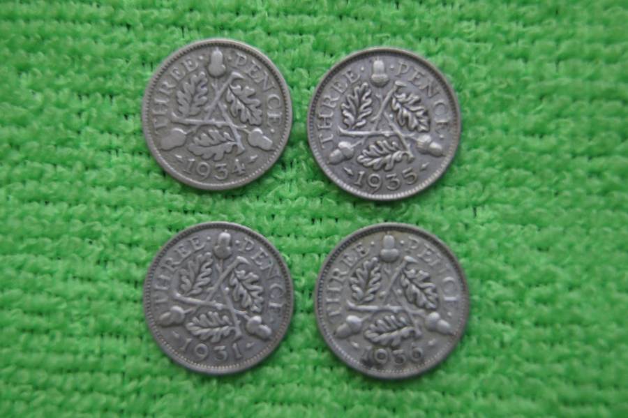 Great Britain 3 Pence Collection - (over 33 actual grams of silver) - 30 Coins