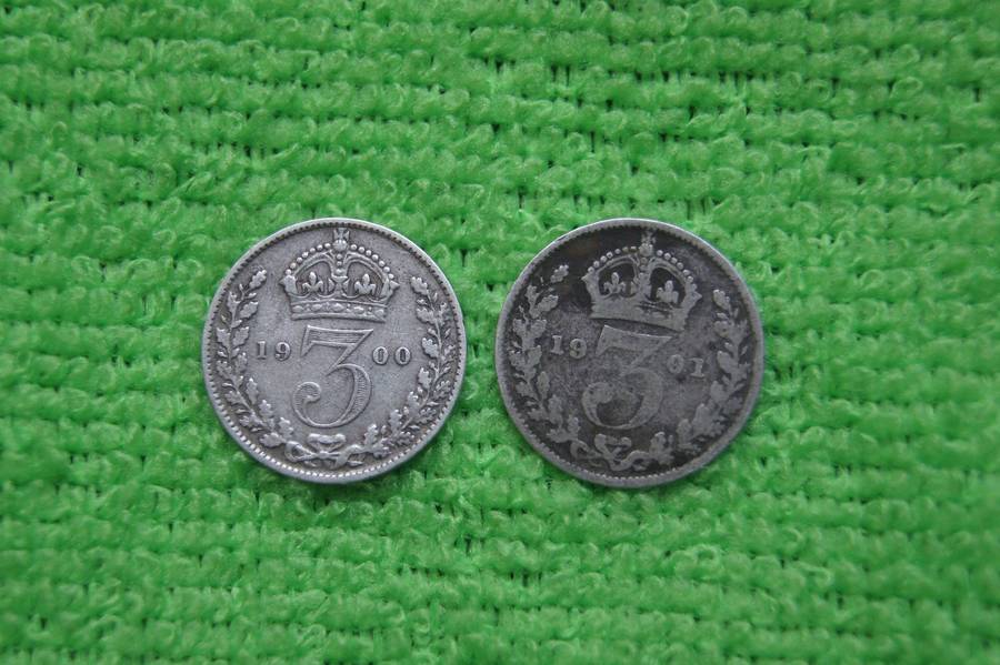 Great Britain 3 Pence Collection - (over 33 actual grams of silver) - 30 Coins