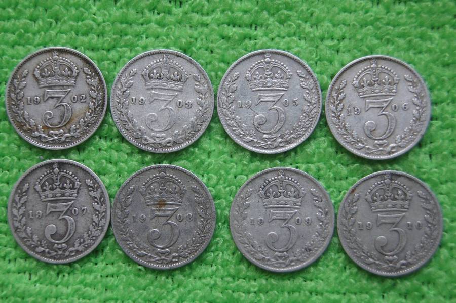 Great Britain 3 Pence Collection - (over 33 actual grams of silver) - 30 Coins