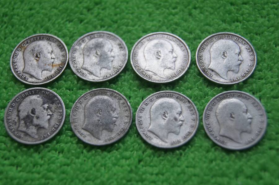 Great Britain 3 Pence Collection - (over 33 actual grams of silver) - 30 Coins