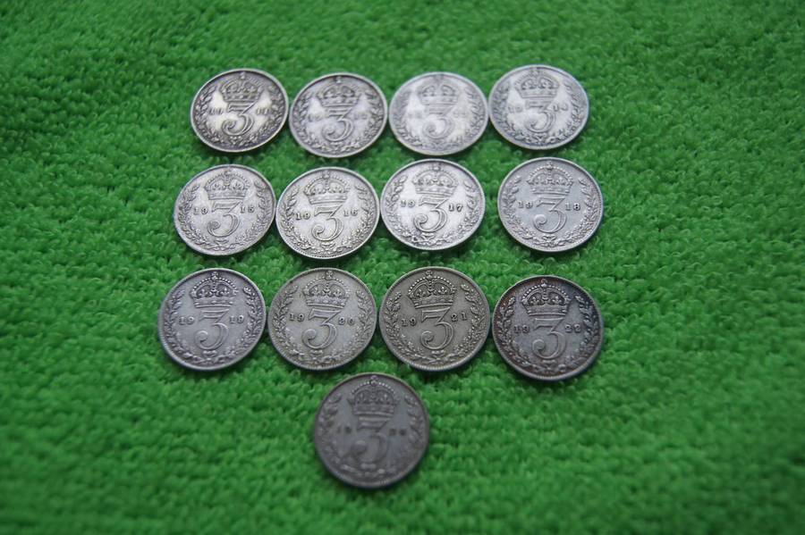 Great Britain 3 Pence Collection - (over 33 actual grams of silver) - 30 Coins
