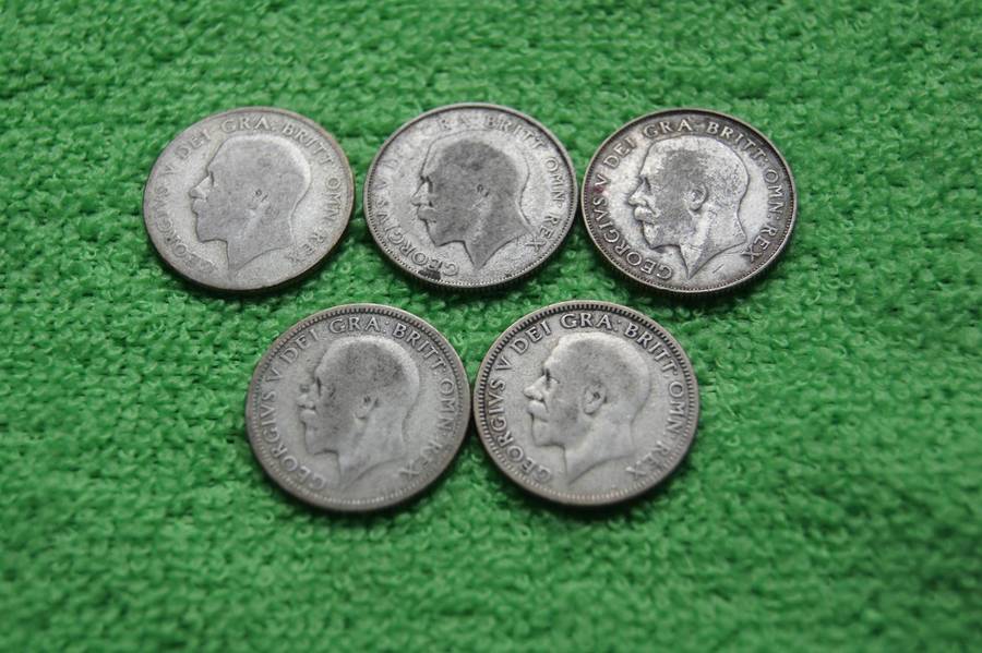 Great Britain Shilling Collection - (Over 72 actual grams of silver) - 26 Coins