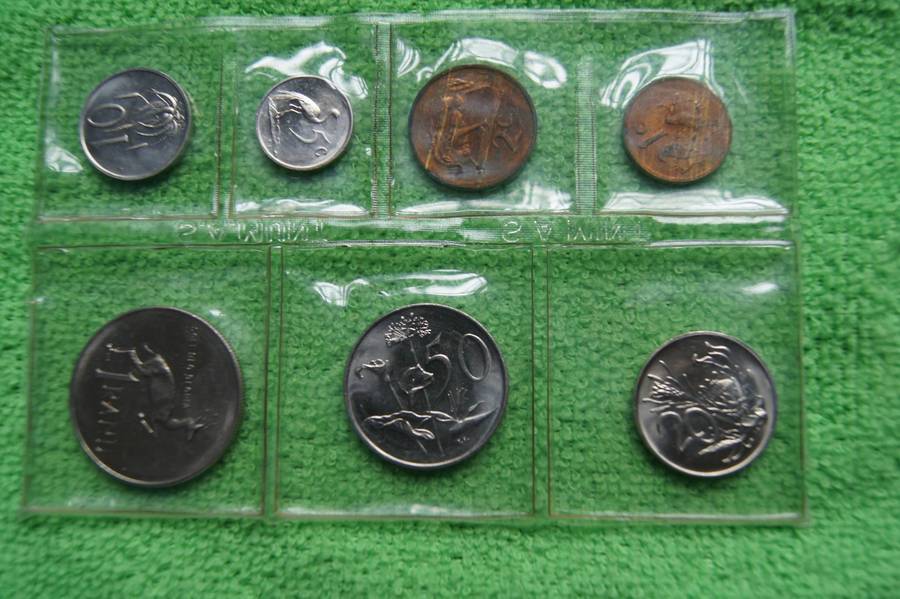 Consecutive Year SA Mint Packs, 1981 and 1982 (Bid per pack to take both)(1982 Rand PL?)