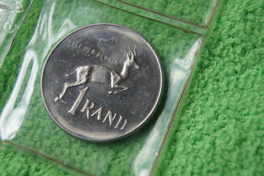 Consecutive Year SA Mint Packs, 1981 and 1982 (Bid per pack to take both)(1982 Rand PL?)