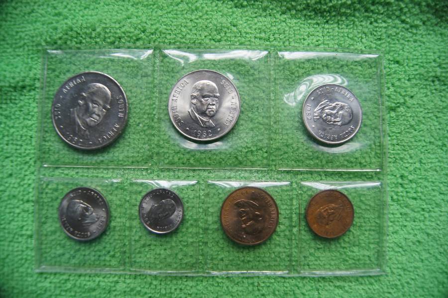 Consecutive Year SA Mint Packs, 1981 and 1982 (Bid per pack to take both)(1982 Rand PL?)