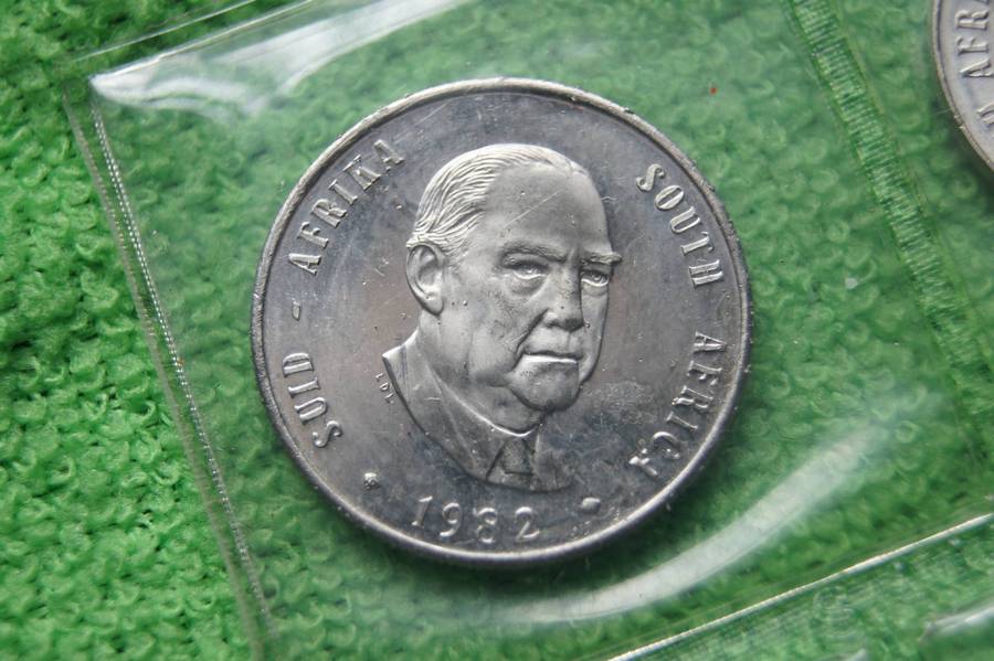 Consecutive Year SA Mint Packs, 1981 and 1982 (Bid per pack to take both)(1982 Rand PL?)