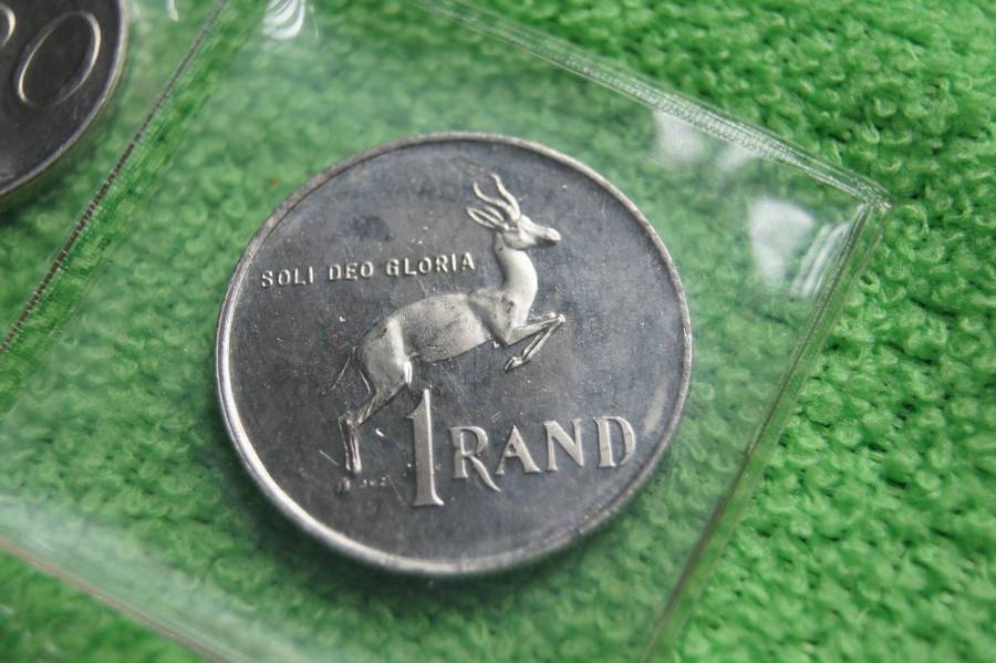 Consecutive Year SA Mint Packs, 1981 and 1982 (Bid per pack to take both)(1982 Rand PL?)