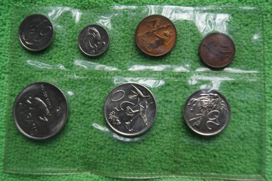 Consecutive Year SA Mint Packs, 1985 and 1986 (Bid per pack to take both)