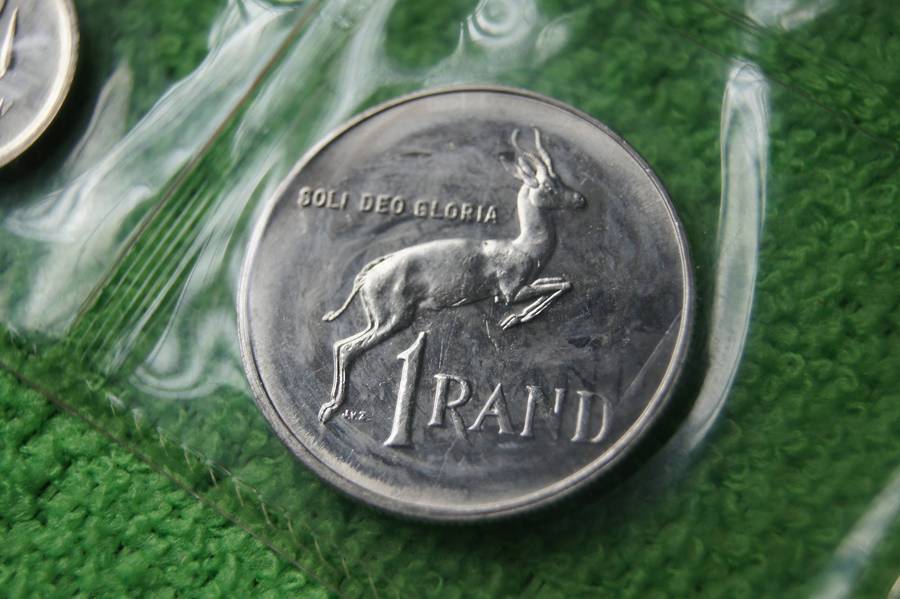 Consecutive Year SA Mint Packs, 1985 and 1986 (Bid per pack to take both)