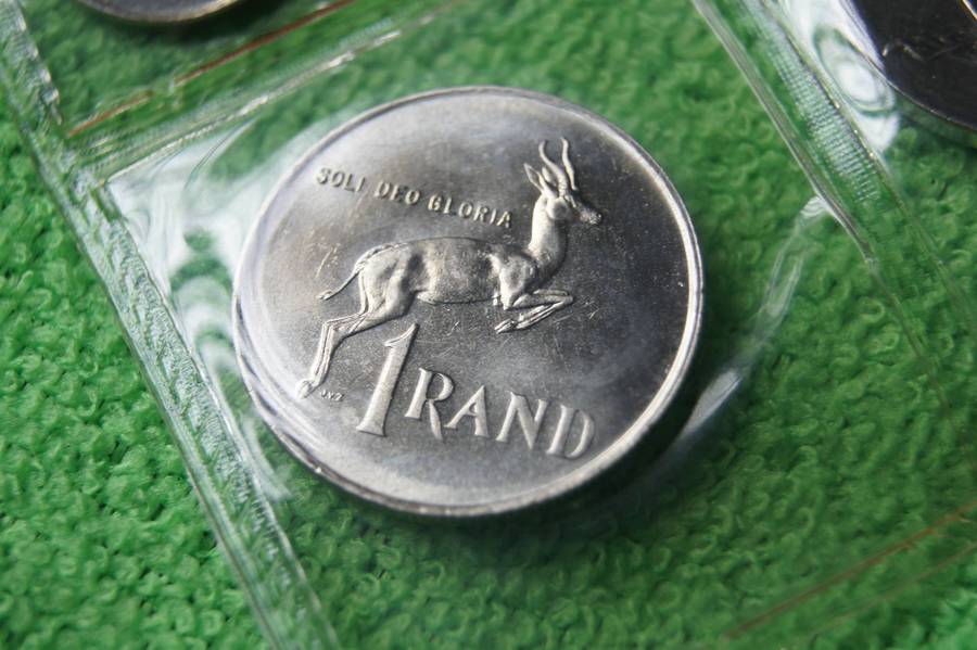 Consecutive Year SA Mint Packs, 1985 and 1986 (Bid per pack to take both)