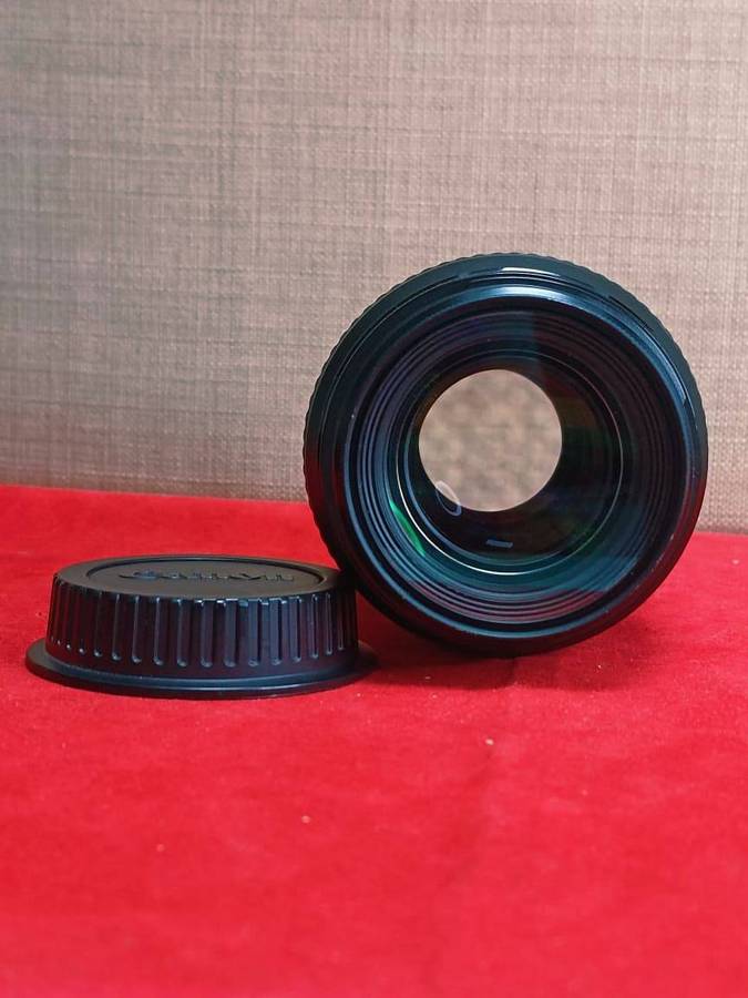 Canon EF 100mm f/2.8 USM Macro Lens