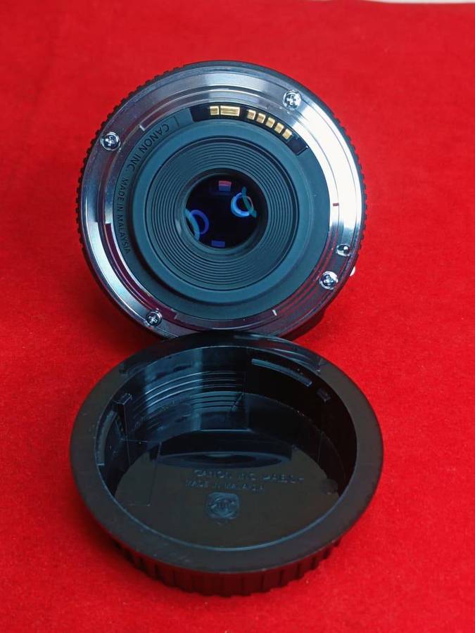 Canon EF-S 24mm f/2.8 STM Pancake Lens