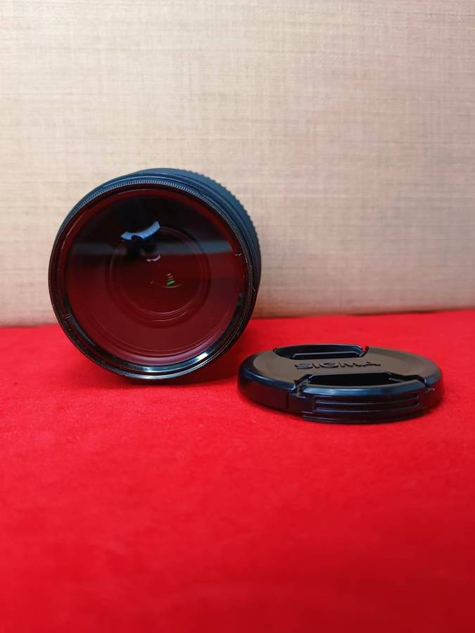 Sigma DG 70-300mm f/4-5.6 Telephoto Zoom Lens  Canon EF Mount