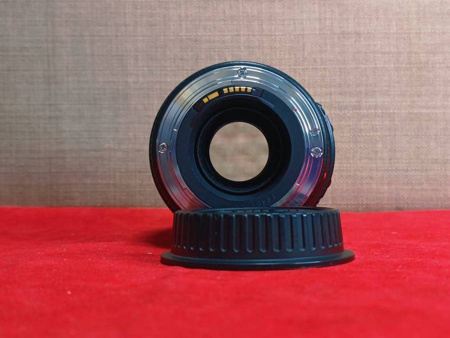 Canon EF 100mm f/2.8 USM Macro Lens