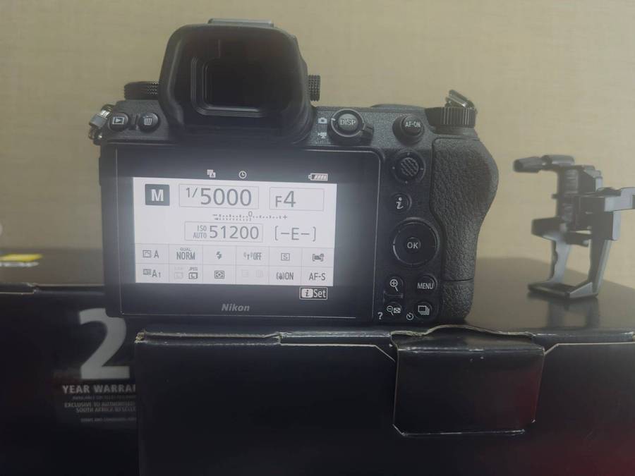 Nikon Z 6II with NIKKOR Z 24-200mm f/4-6.3 VR Lens  Like New (Only 35 Shutter Count)