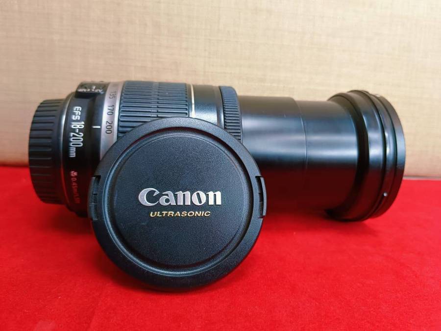 Canon EF-S 18-200mm f/3.5-5.6 IS Standard Zoom Lens
