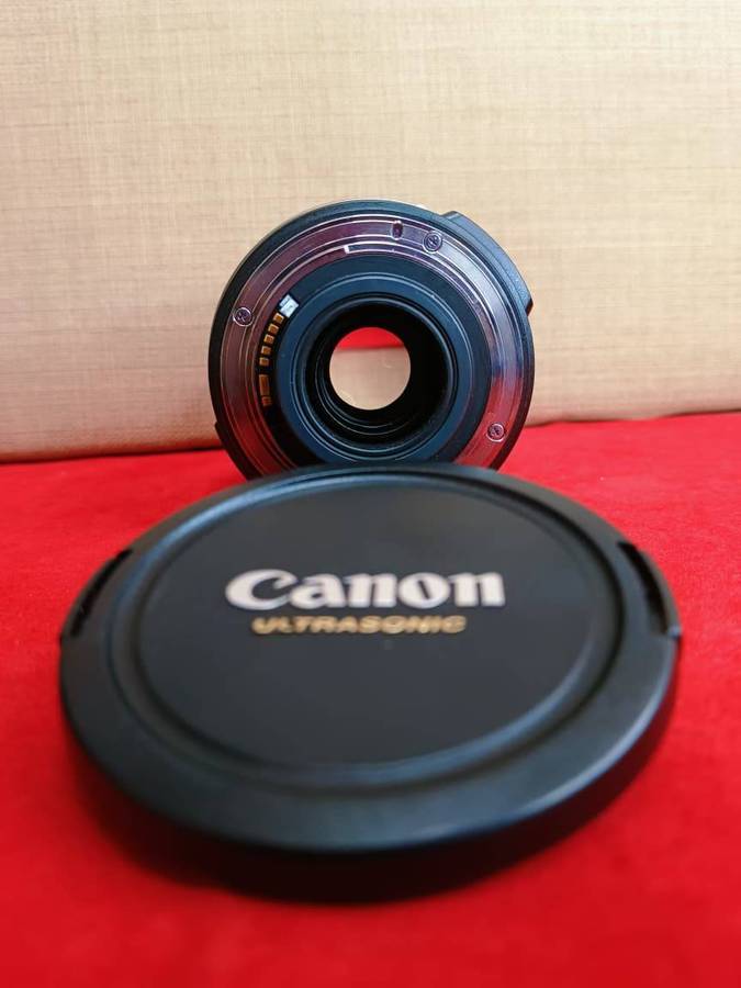 Canon EF-S 18-200mm f/3.5-5.6 IS Standard Zoom Lens