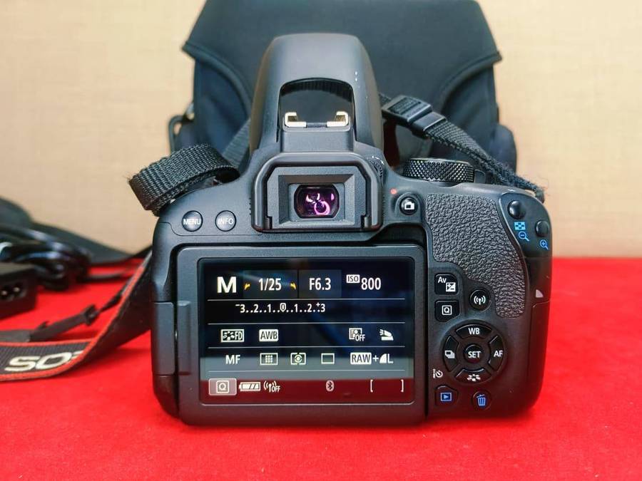 Canon EOS 800D DSLR Camera Bundle