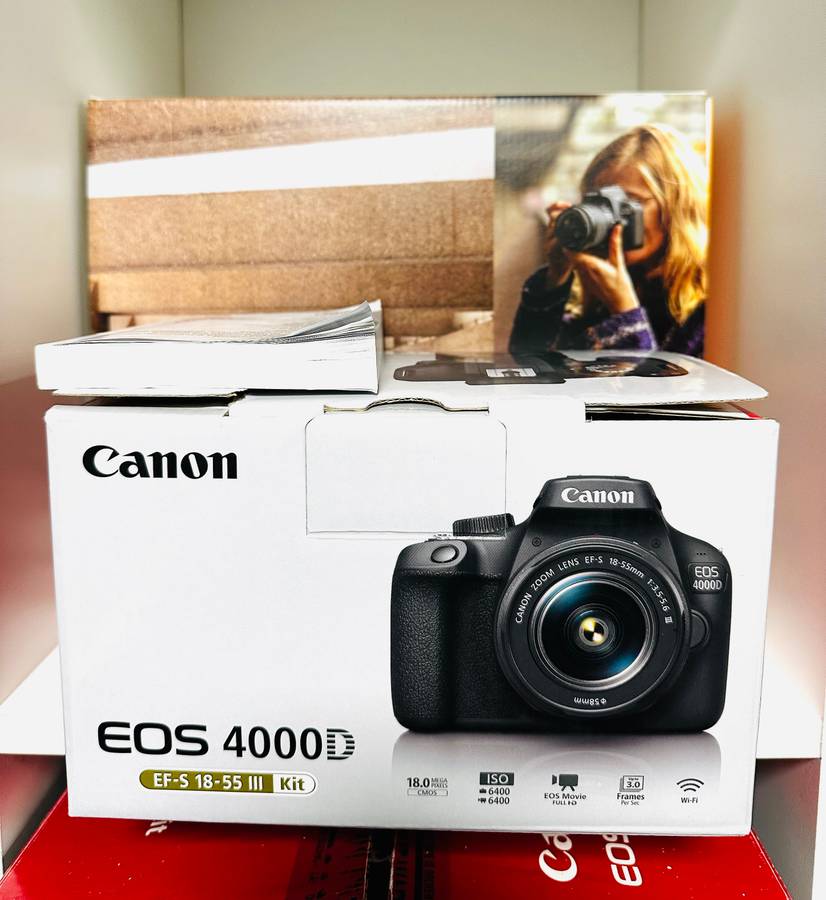 Canon 4000D DSLR camera with lens + Bag and accessories   Canon basically brand new
