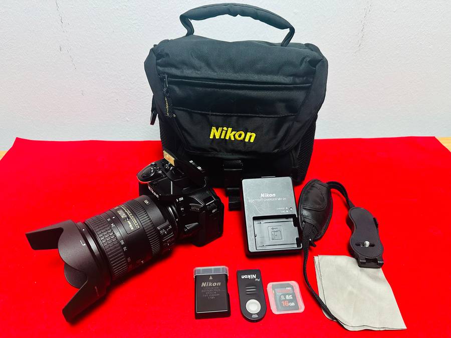 Nikon D5500 DSLR Camera With  Nikon 18-200 mm  DX VR Lens and accessories