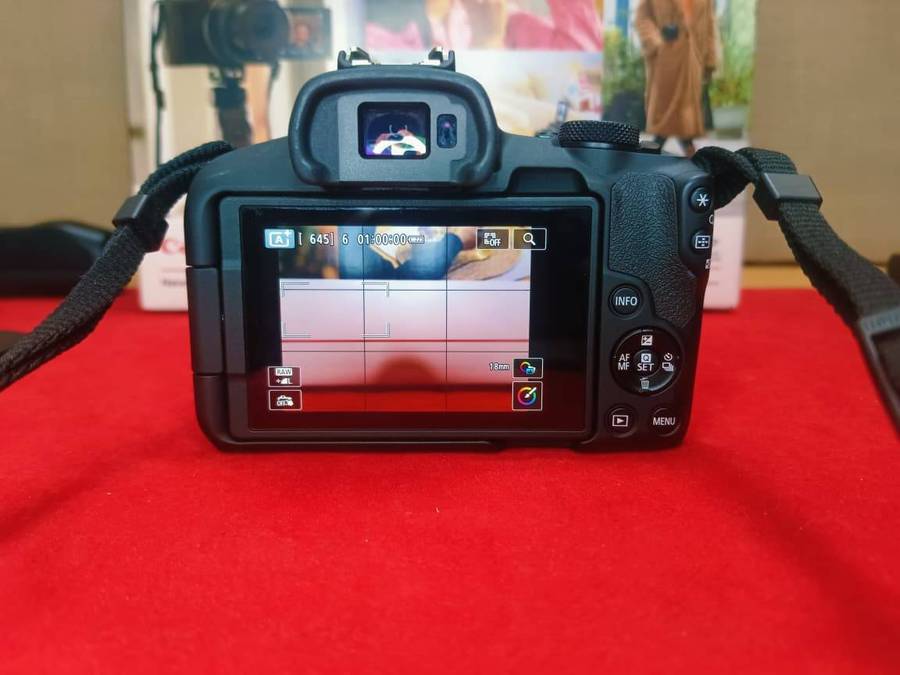 Canon EOS R50 Vlogger Kit with RF-S 18-45mm Lens, Tripod Grip & Mic
