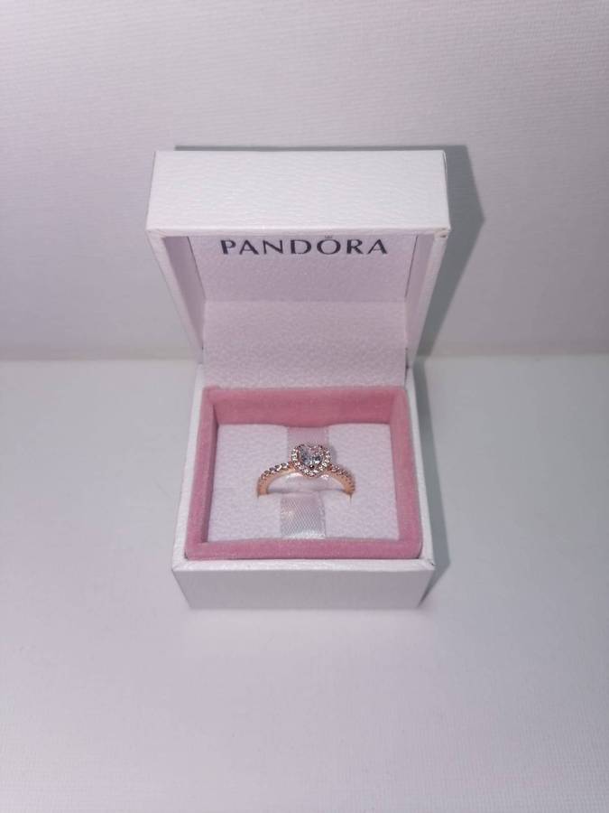 Pandora Sparkling Elevated Heart Ring