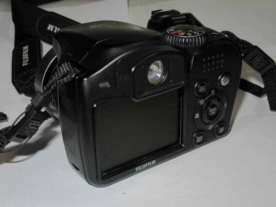 Fuji S5700 - 10x Optical Zoom - 7 Megapixel