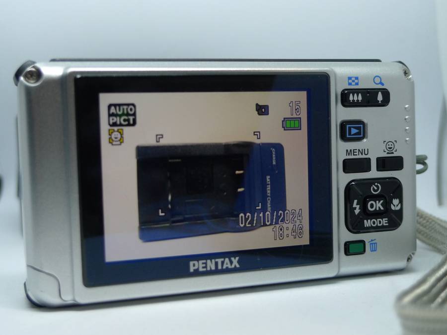 Pentax Optio W80 - 12 Megapixels - 5x Optical Zoom - 16GB SD Card Included