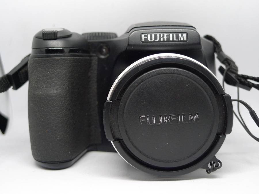 Fuji S5700 - 10x Optical Zoom - 7 Megapixel