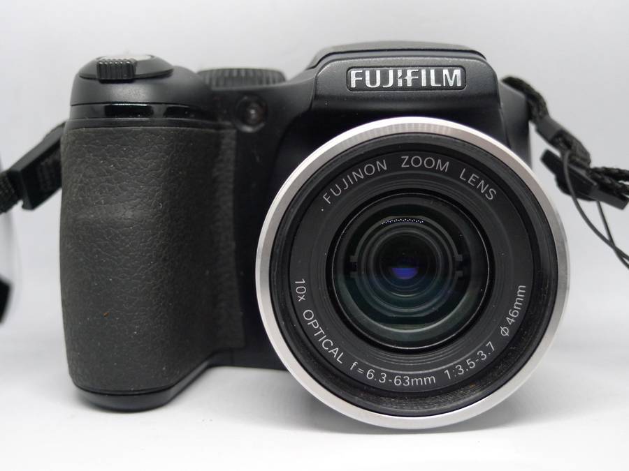 Fuji S5700 - 10x Optical Zoom - 7 Megapixel