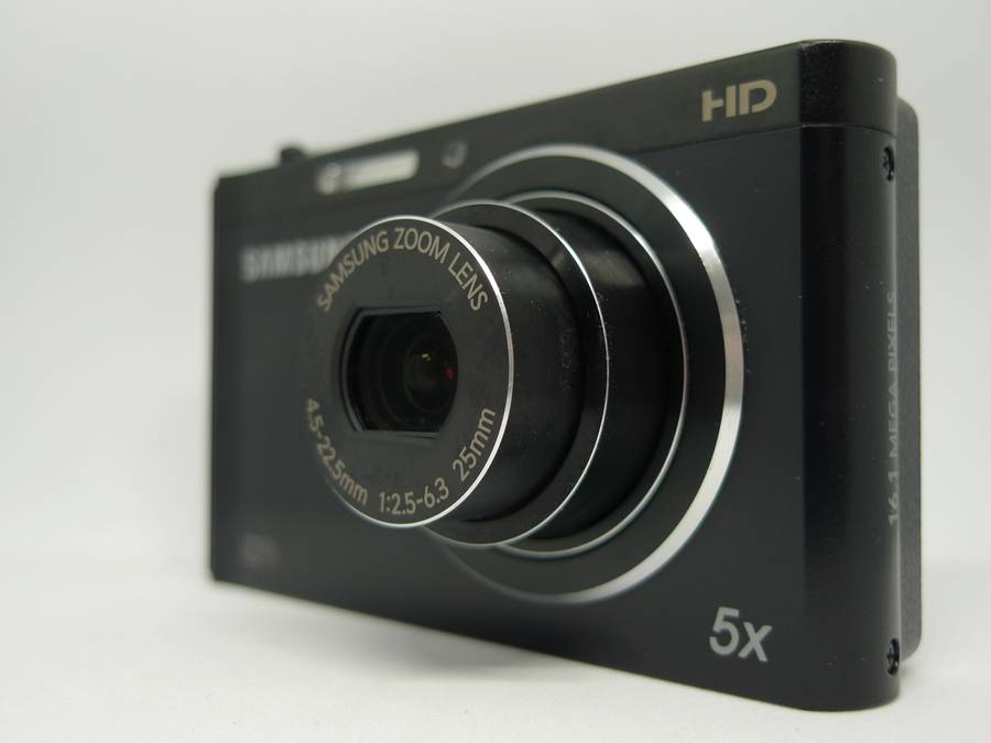 Samsung DV300F - 16 Megapixels - 5x Optical Zoom - WiFi