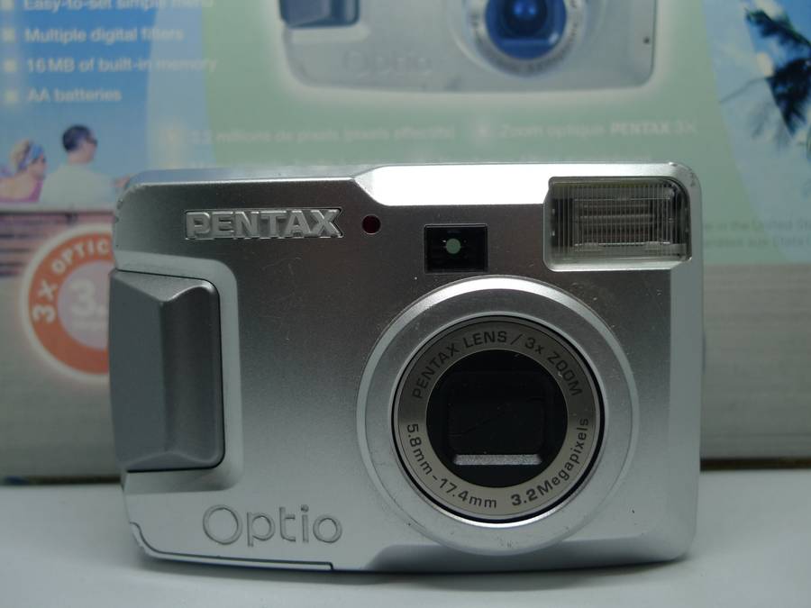 Pentax Optio 30 - 3x Optical Zoom - 3 Megapixels