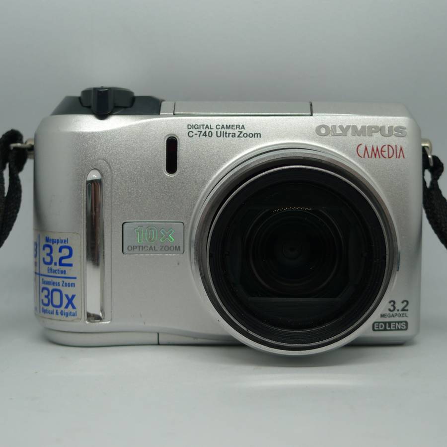 Olympus C740 | 10x Optical Zoom | 3.2 Megapixels