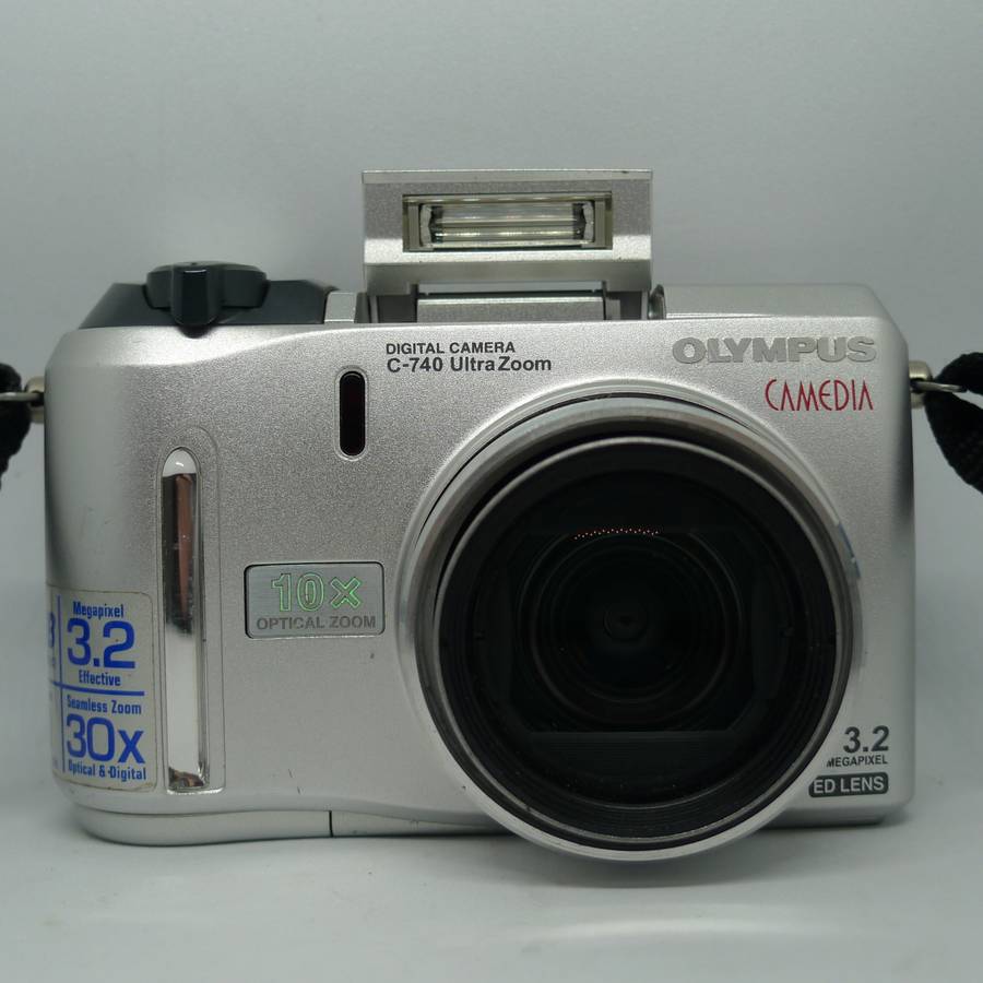 Olympus C740 | 10x Optical Zoom | 3.2 Megapixels