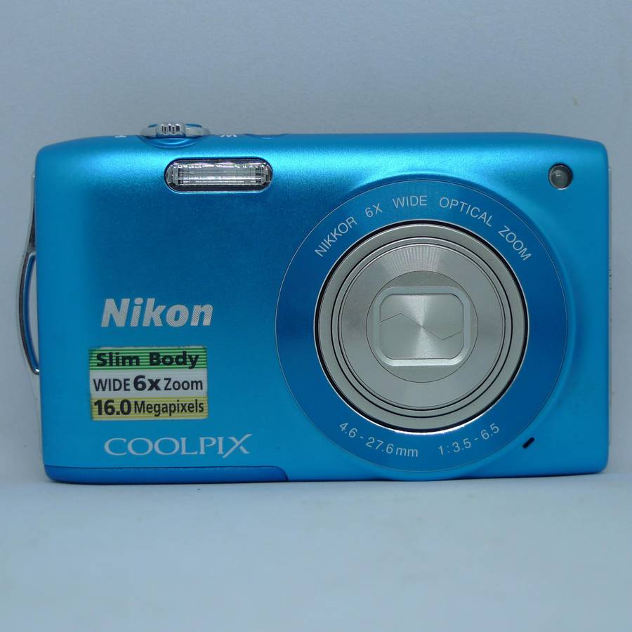 Nikon Coolpix S3200  Blue  Pristine Condition  Complete Kit