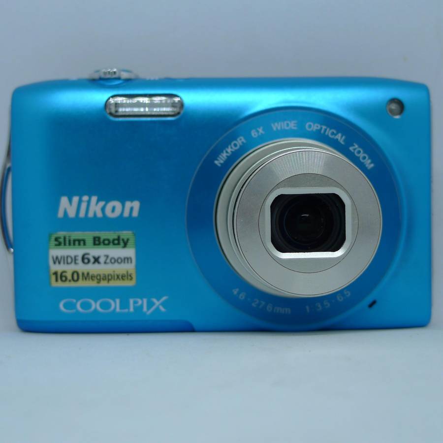 Nikon Coolpix S3200  Blue  Pristine Condition  Complete Kit