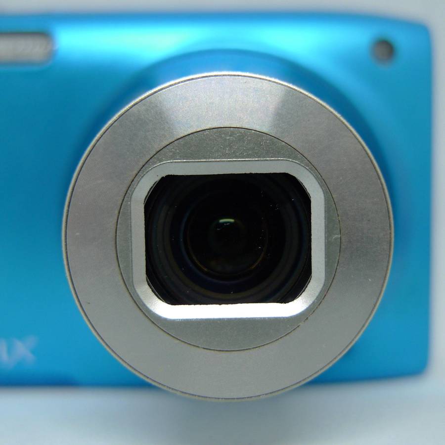 Nikon Coolpix S3200  Blue  Pristine Condition  Complete Kit