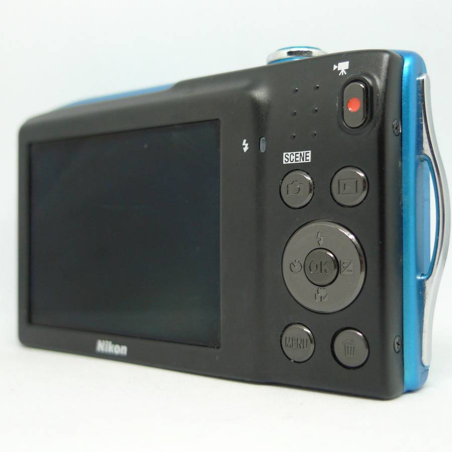 Nikon Coolpix S3200  Blue  Pristine Condition  Complete Kit