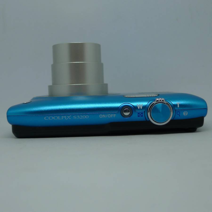 Nikon Coolpix S3200  Blue  Pristine Condition  Complete Kit