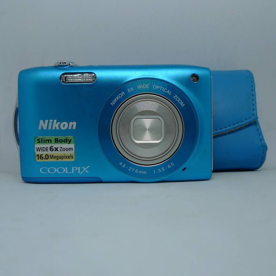 Nikon Coolpix S3200  Blue  Pristine Condition  Complete Kit