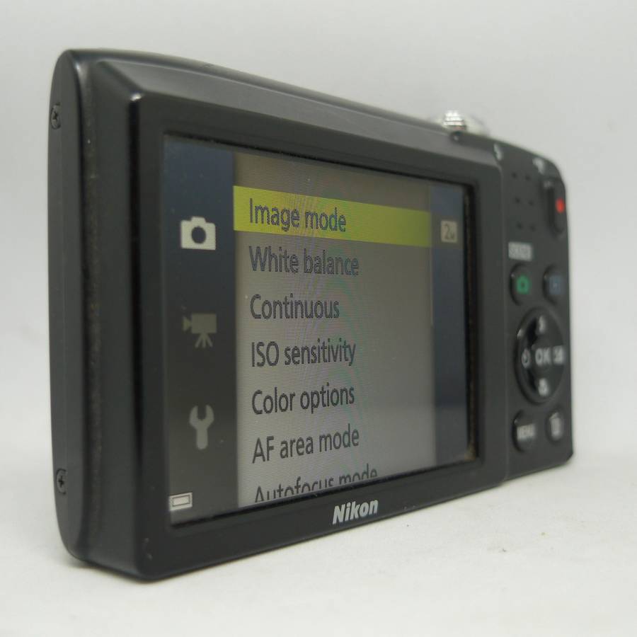 Nikon Coolpix S2800 - 20 Megapixels - 5 x Optical Zoom