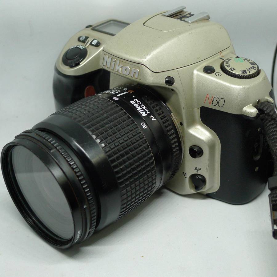Nikon N60 + 28-80mm Lens + Bag