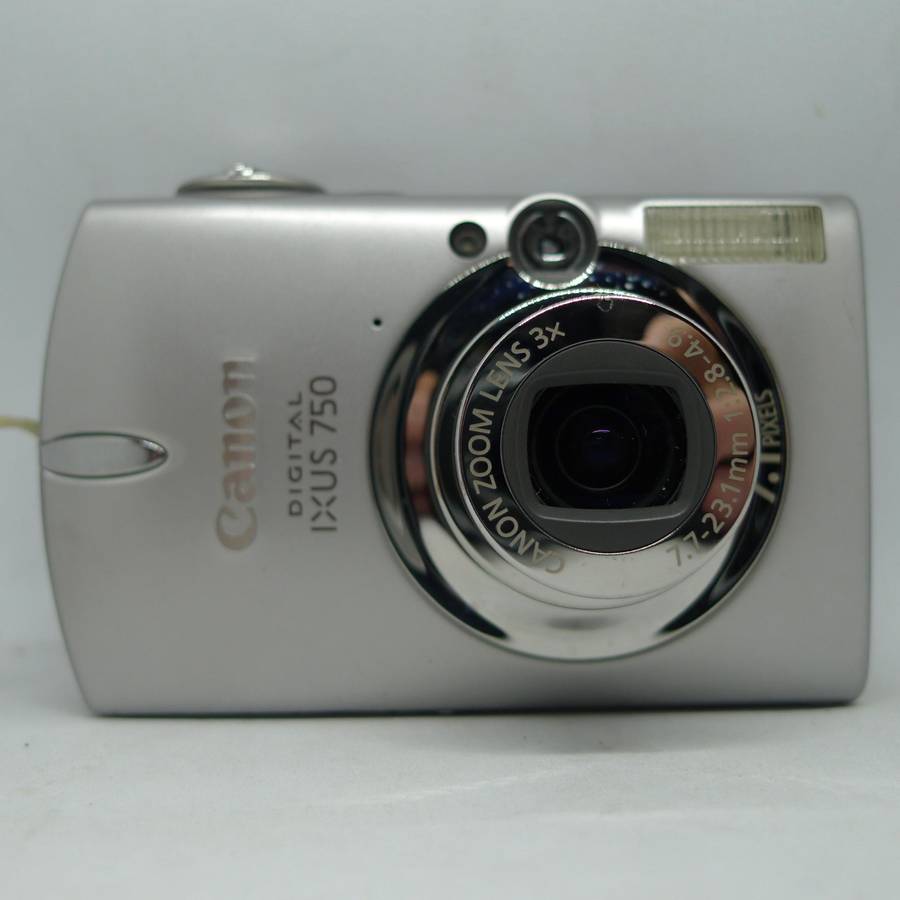 Canon IXUS 750 - 7.1 Megapixels -  3x Optical Zoom