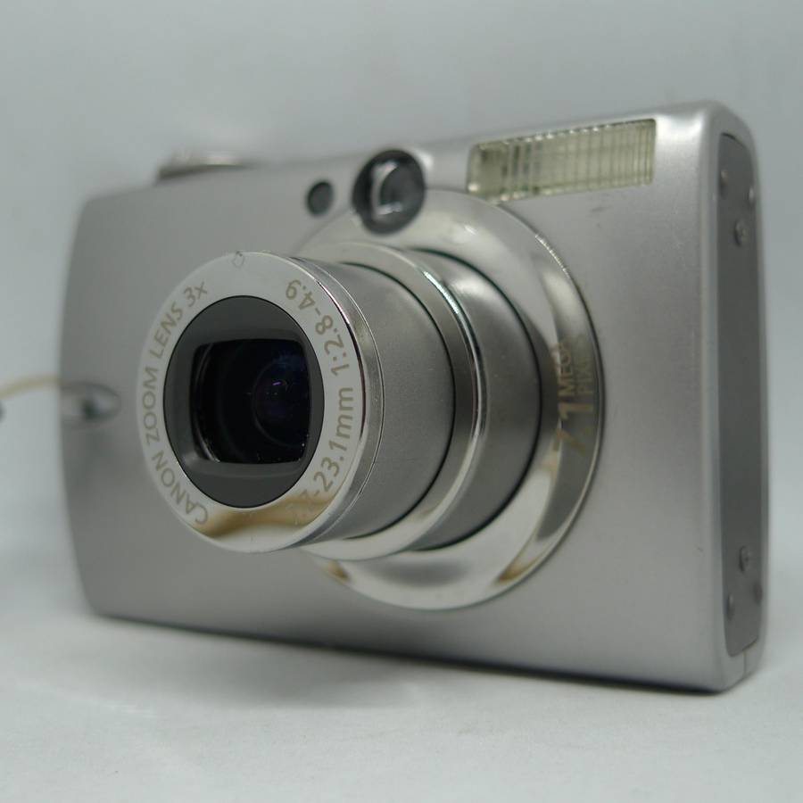 Canon IXUS 750 - 7.1 Megapixels -  3x Optical Zoom