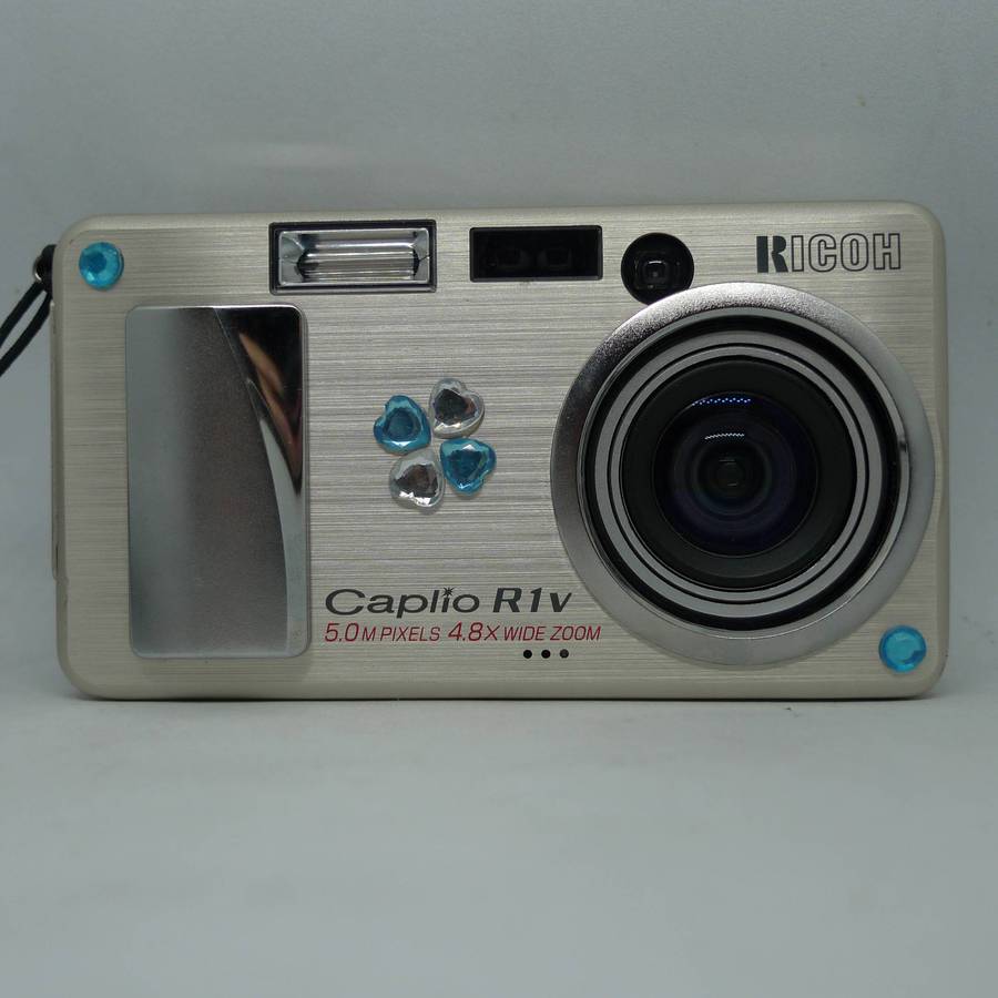 Ricoh Caplio R1v - 5.0 Megapixels - 4.8x Optical Zoom
