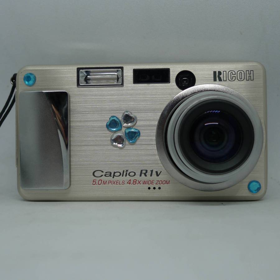 Ricoh Caplio R1v - 5.0 Megapixels - 4.8x Optical Zoom